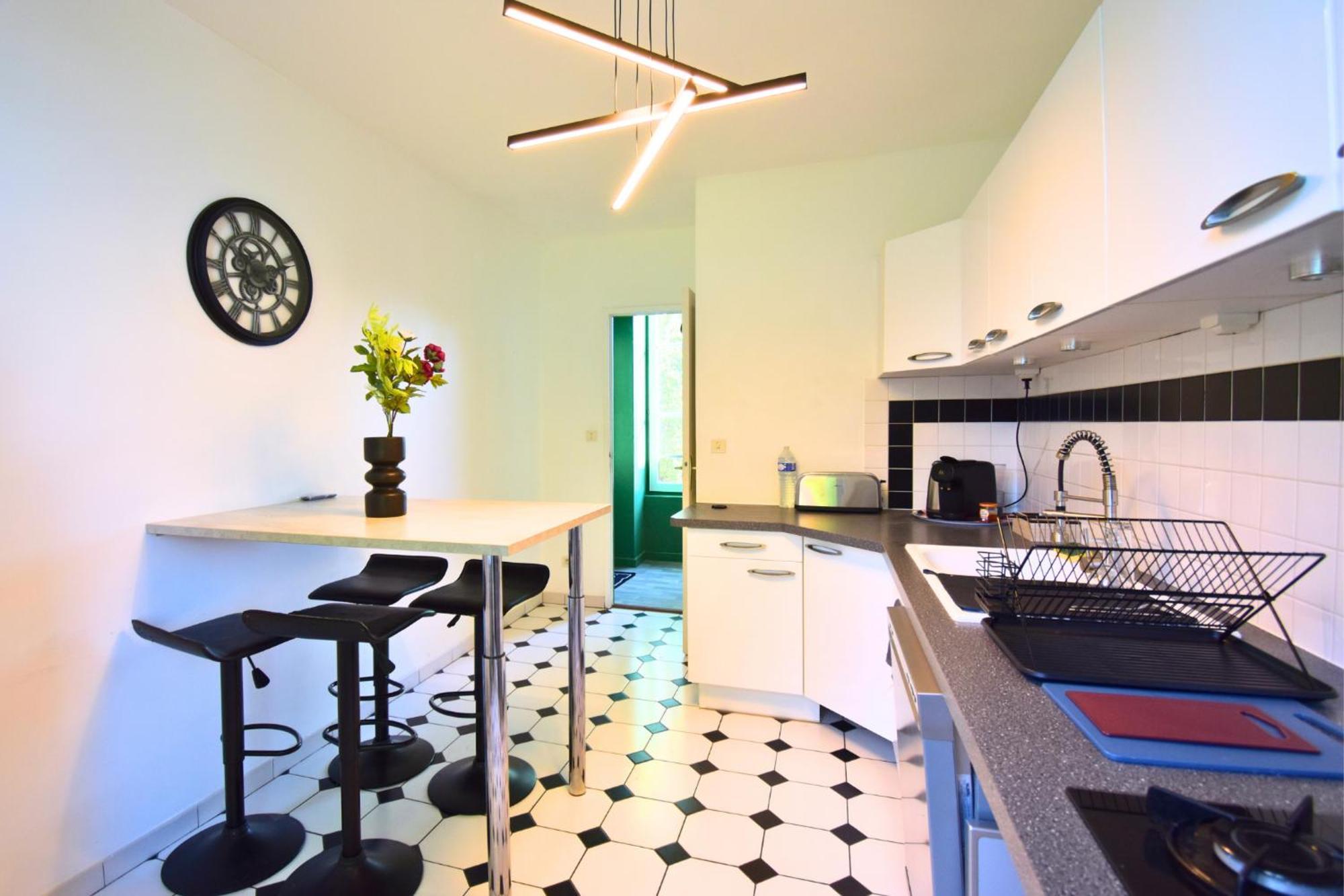 Apartment Evasion Au Chateau