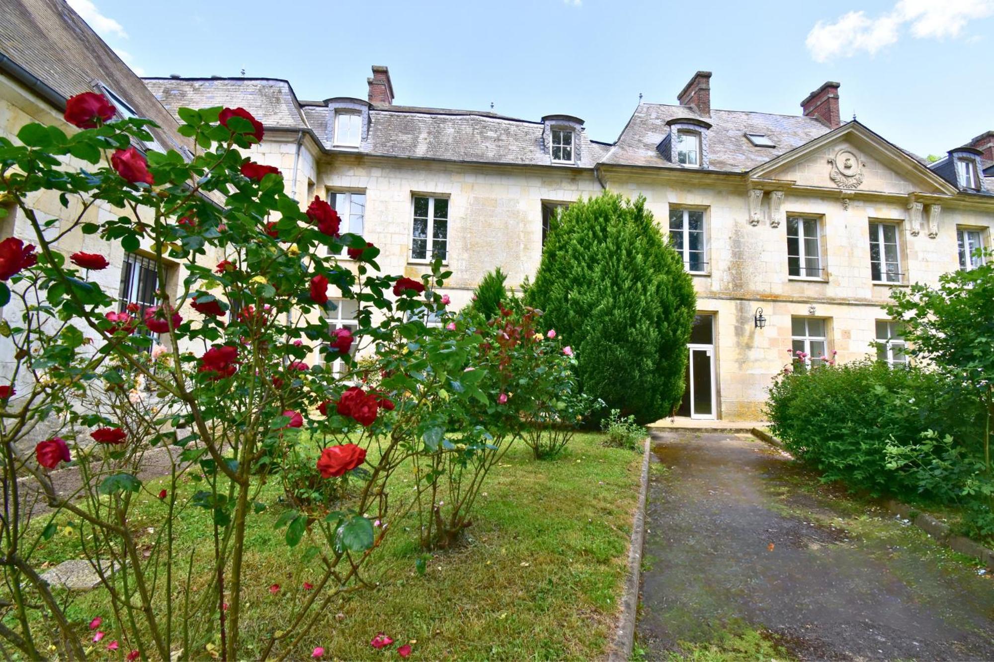 Apartment Evasion Au Chateau *